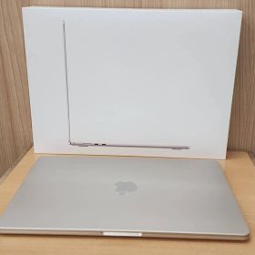 未使用 美品 MacBook Air M3 2024 15インチ 8GB 256GB A3114 初期化済み