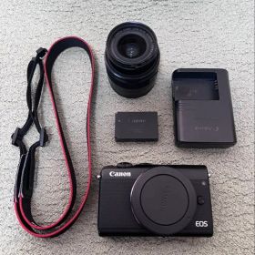 【Canon】EOS M100/ブラック