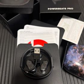 Powerbeats Pro ワイヤレスイヤホン 宇宙柄ケース
