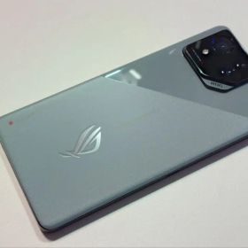 ASUS ROG Phone 8 ゲーミングスマートフォン