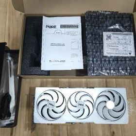 AMD Radeon RX 9070 XT Sapphire Pure グラボ