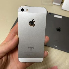 Apple iPhone SE シルバー 本体
