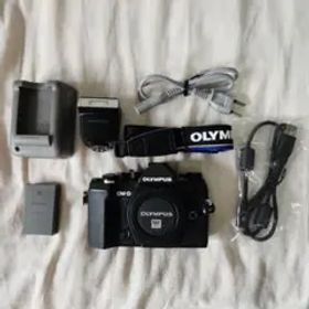 OLYMPUS オリンパス OM-D E-M5 MarkⅢ ボディ ストロボ付き