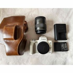 キヤノン(Canon)のCanon ミラーレス一眼カメラ EOS KISS M ボディ WH セット(ミラーレス一眼)