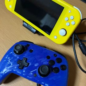 Nintendo Switch Lite イエロー 本体と青コントローラー
