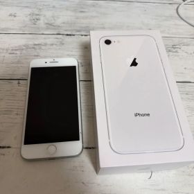 Apple iPhone 8 シルバー 本体