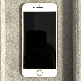 Apple iPhone8 64GB 最大容量87%