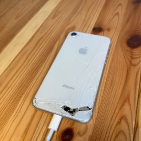 iPhone 8 ホワイト 本体（ジャンク）