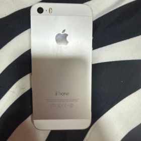 Apple iPhone SE シルバー 本体