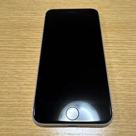 Apple iPhone SE ホワイト