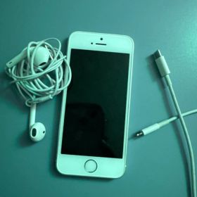 Apple iPhone SE シルバー 本体 32 GB no box