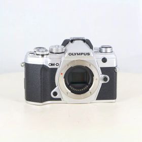 【中古】(オリンパス) OLYMPUS OM-D E-M5 MARKIII ボディ シルバー