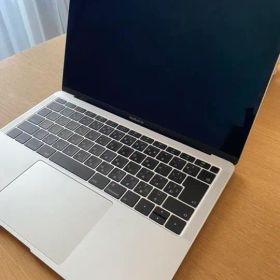 MacBook Air (Retinaディスプレイ, 13-inch, 2019