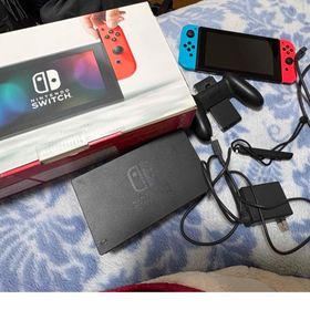 ニンテンドースイッチ(Nintendo Switch)のNintendo Switch(1部欠品)(コントローラの不具合あり)(家庭用ゲーム機本体)