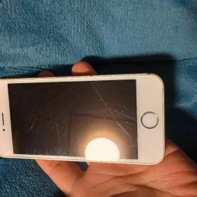 iPhone SE ゴールド 64GB