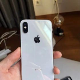 Apple iPhone Xs シルバー 本体