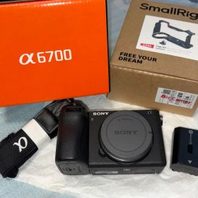 “値下げ“SONY α6700ミラーレス一眼カメラ（ILCE-6700)+おまけ