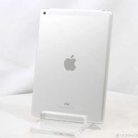 〔中古品〕 iPad 第6世代 32GB シルバー MR6P2J／A docomoロック解除SIMフリー【305】