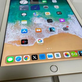 iPad 第5世代 32GB ゴールド au Wi-Fi SIMロック不明