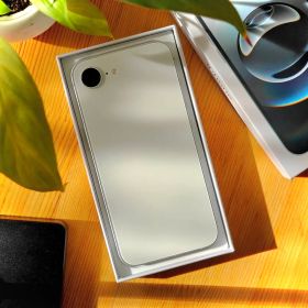 【24H発送】iPhone 16e ホワイト 128GB US版 物理SIM対応