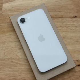 新品同様 iPhone 16e 128GB ホワイト 国内版SIMフリー 送料無料