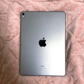 iPad Pro（9.7インチ）Apple iPad シルバー 本体