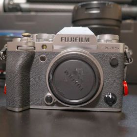 【早い者勝ち】Fujifilm X-T5 +ストロボ+付属品多数