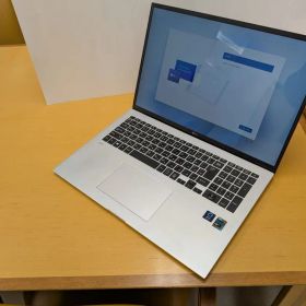LG gram 17 17Z90P / i7-1165G7 / 純正箱・AC付