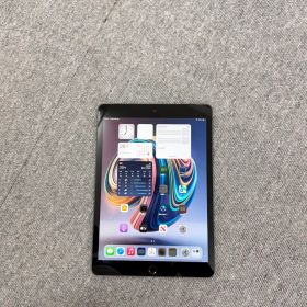 iPad 第7世代 32GB Wi-Fi + Cellular スペースグレイ