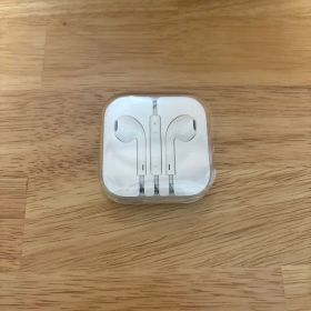 【新品未開封】Apple EarPods ホワイト ケース付き