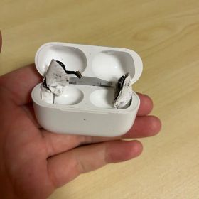 AirPods Pro （本体破損）