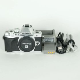 [美品 | シャッター数8,780回] OLYMPUS OM-D E-M10 Mark III [ボディ シルバー] | マイクロフォーサーズマウント