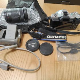 OLYMPUS E-M10 Mark III EZダブルズームキット