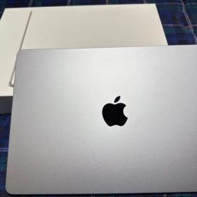 MacBook Air / M1 / 2020 / 放電回数 15/ 美品