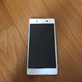 Xperia Z4 White 32 GB au