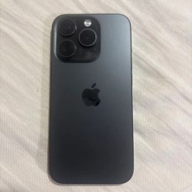 Apple iPhone 15 pro 256GB 本体MagSafeカバー付き