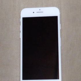 【1/4迄価格】美品 Apple iPhone 8 ホワイトシルバー 本体