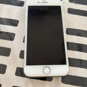 iPhone 8 シルバー 本体 SIMフリー 64GB 最大容量95%