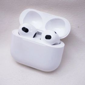 Apple オーディオ機器 AirPods 第3世代 MagSafe対応【中古】