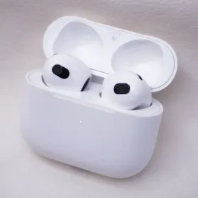 Apple AirPods 第3世代 MME73J/A 新品¥5,880 中古¥5,555 | 新品・中古