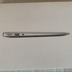 Apple MacBook Air 11-inch 2014 –軽量＆コンパクト