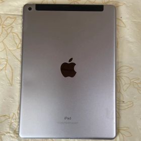 iPad 第6世代 32GB スペースグレイ MR6N2J／キャリアau