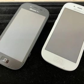 らくらくスマートフォン F-06F ブラック&ホワイト