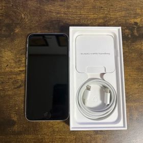 R*様 Apple iPhone SEホワイト 本体 充電ケーブル付き