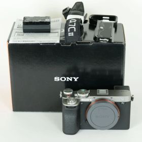 [美品 | シャッター数2,640回｜カメラプレート付] SONY α7C II（ILCE-7CM2） [ボディ シルバー] | SONY Eマウント