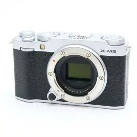 【中古】 《美品》 FUJIFILM X-M5 ボディ シルバー [ デジタルカメラ ]