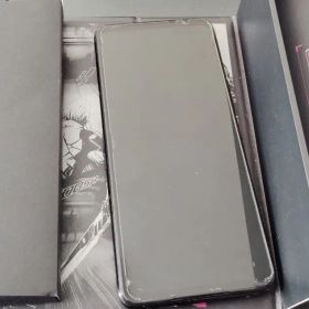 ASUS ROG Phone 5 本体 充電器、ケース付き