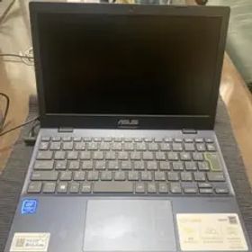 ASUS E210M ノートPC