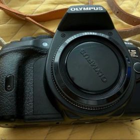 Olympus E-620ミラーレスカメラ本体 リモコンRM1付き