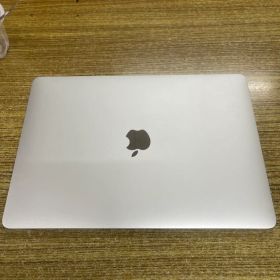 Apple MacBook Air 13.3インチ シルバー 2018